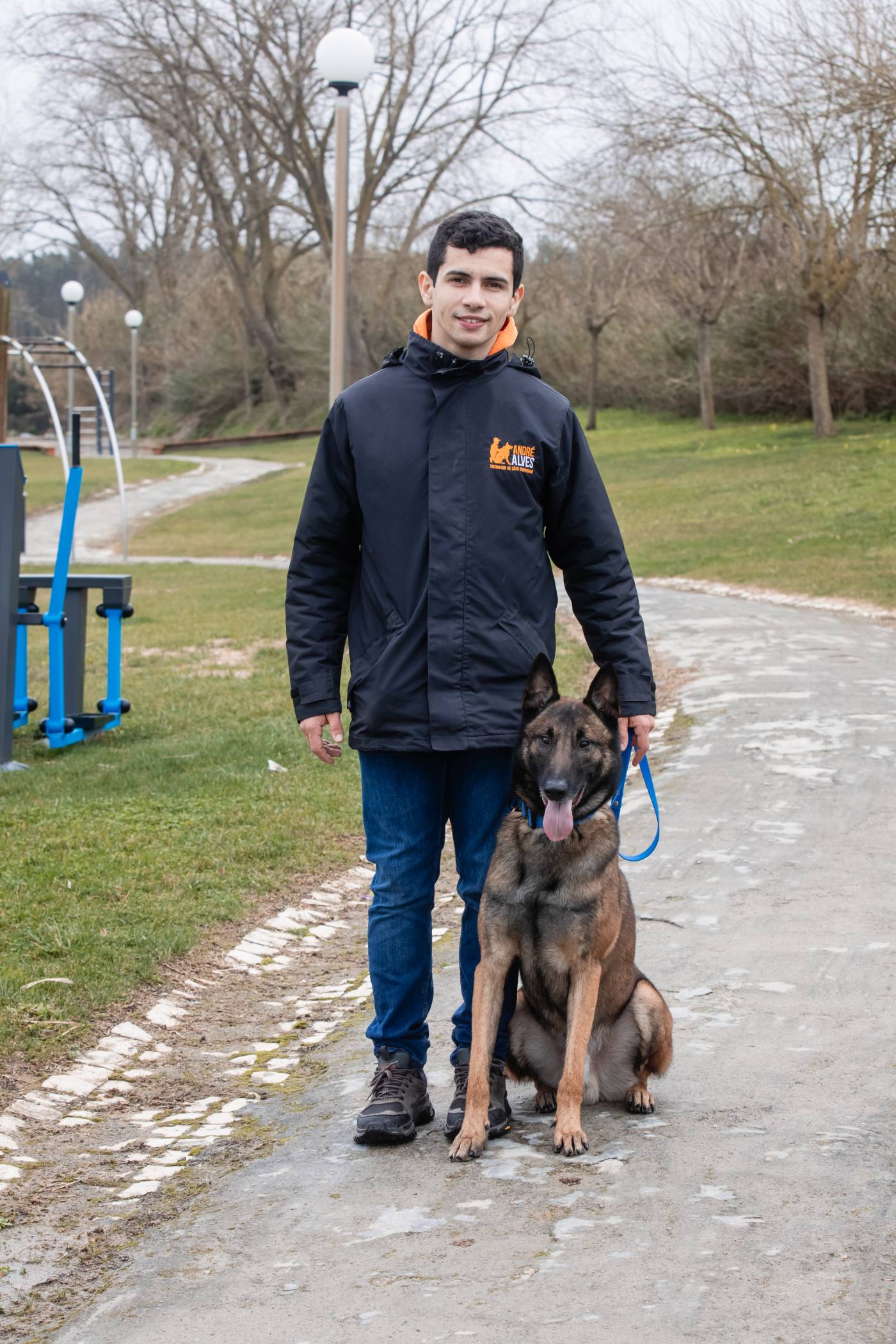 Retrato de André Alves, treinador de cães certificado